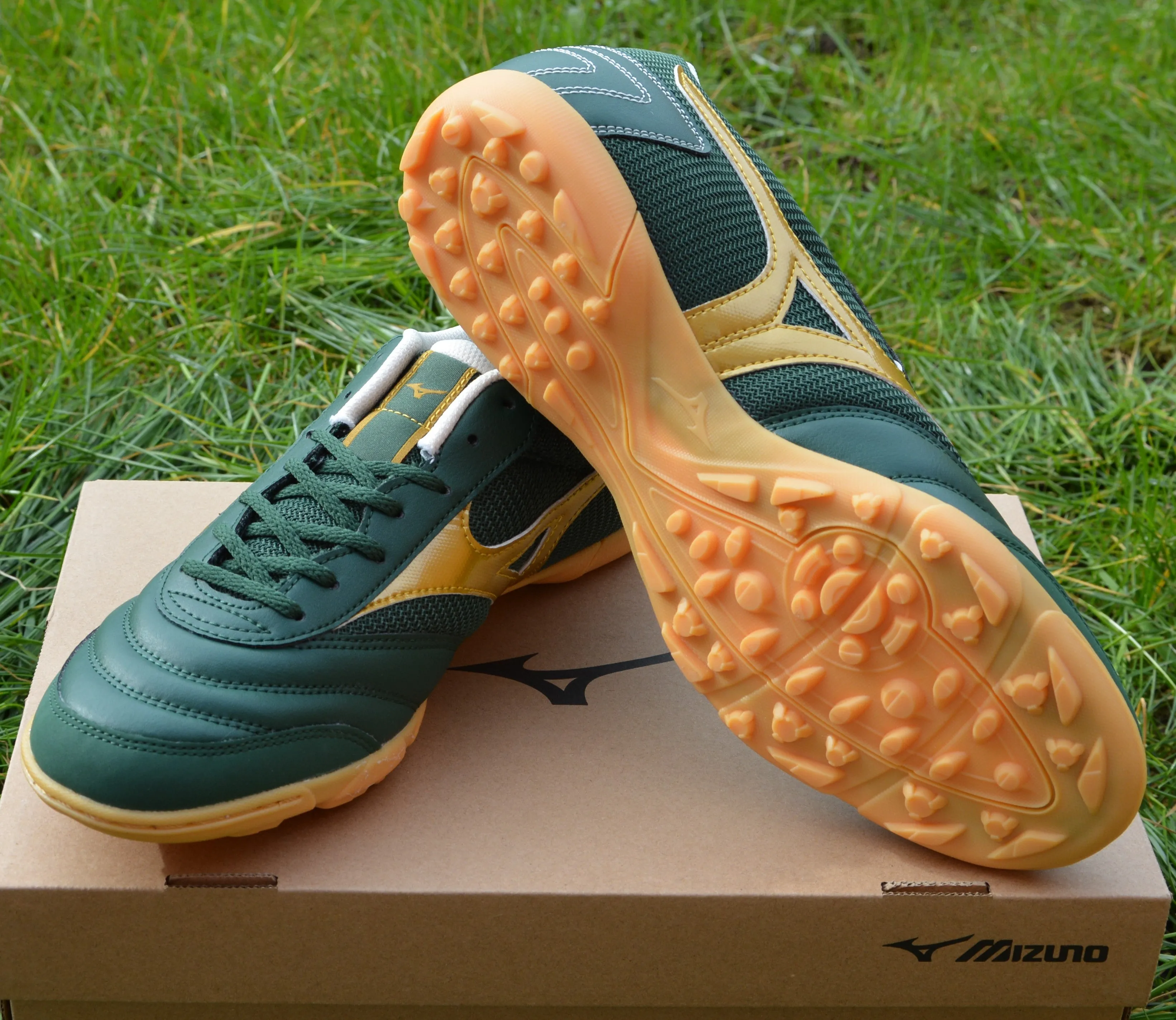 Adult Football Shoes - Mizuno Sala Classic Turf