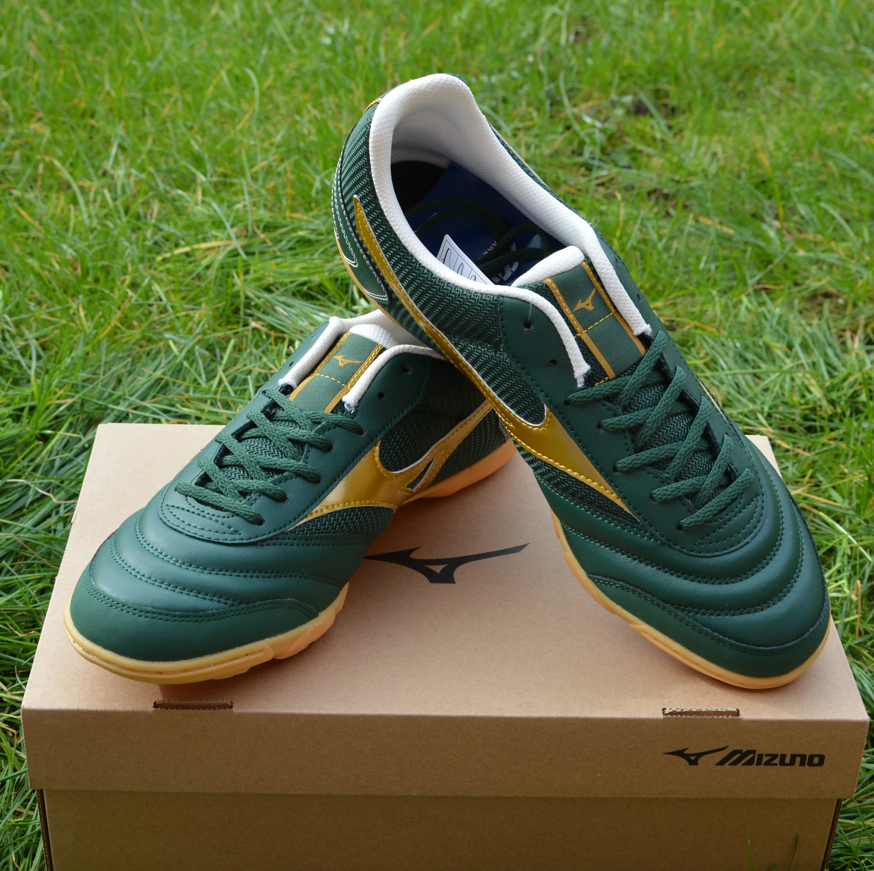 Adult Football Shoes - Mizuno Sala Classic Turf
