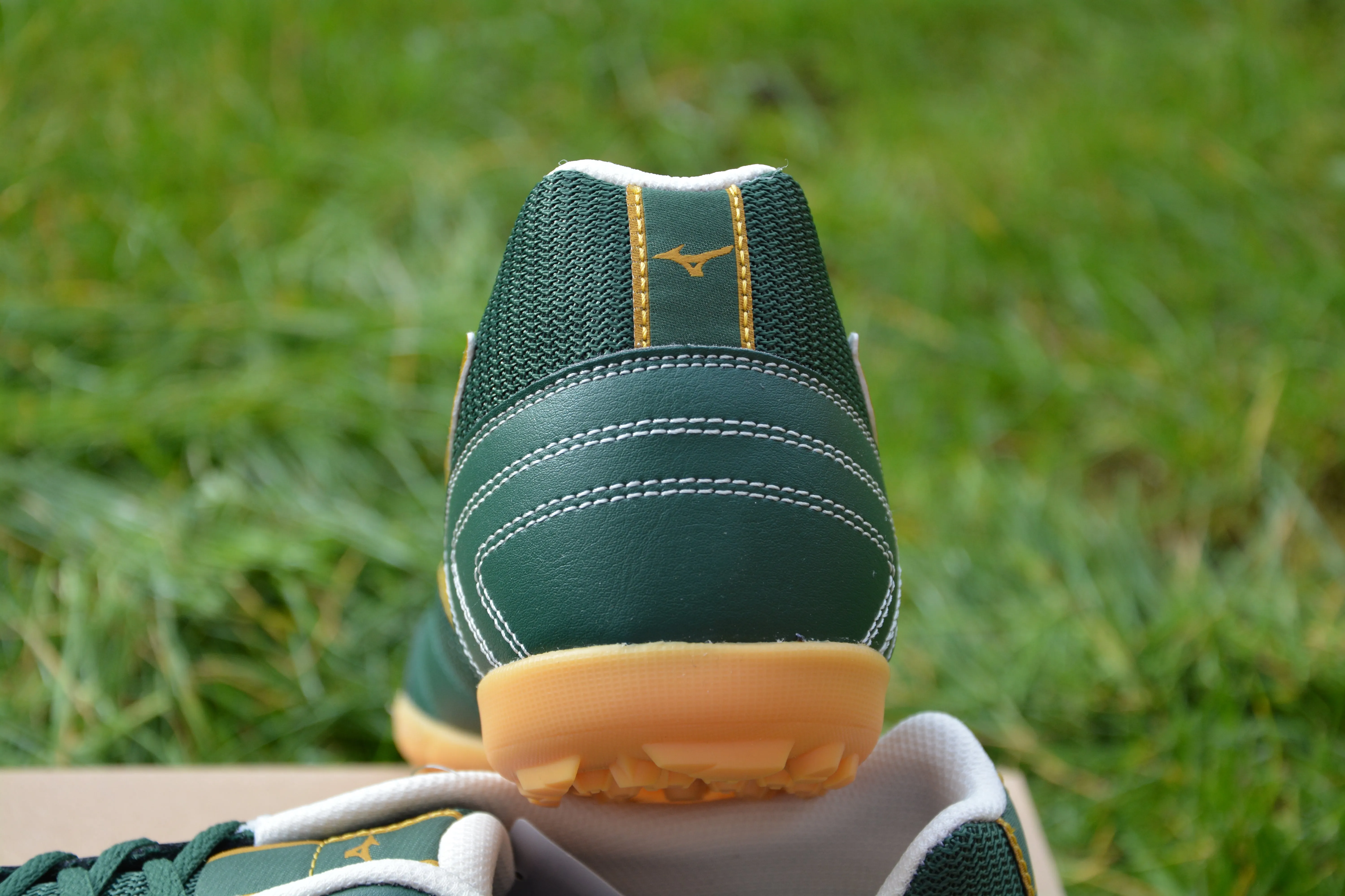 Adult Football Shoes - Mizuno Sala Classic Turf