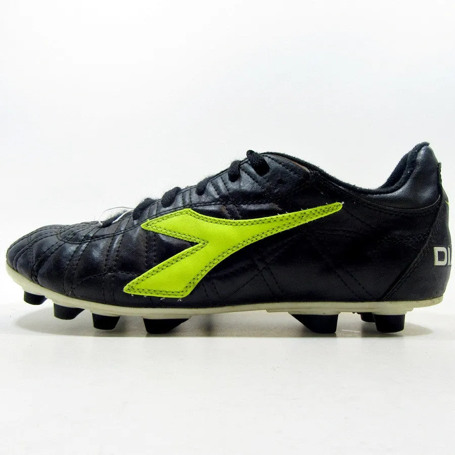 DIADORA