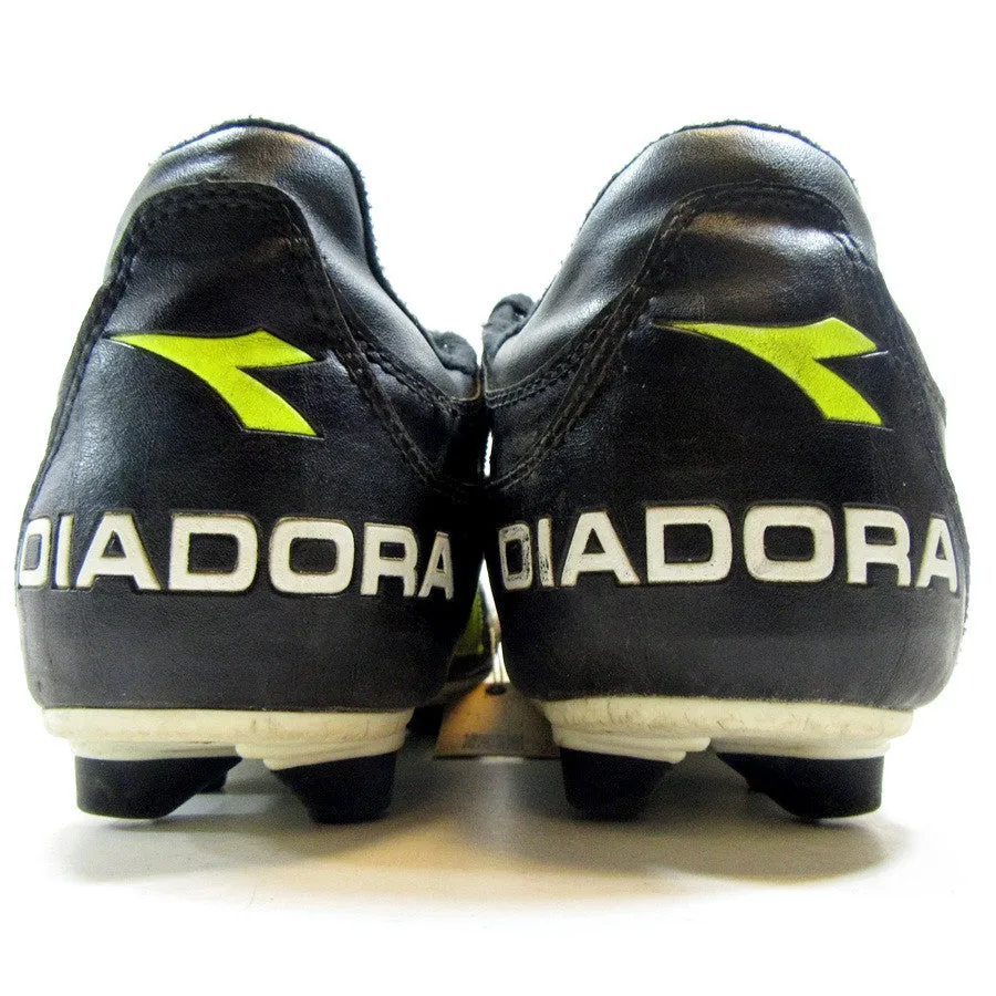 DIADORA