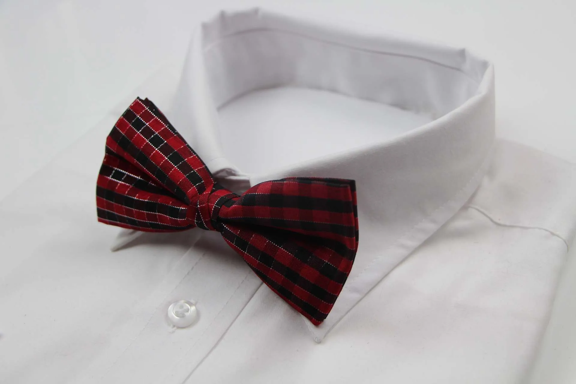 Mens Black & Red Plaid Patterned Tinsel Bow Tie