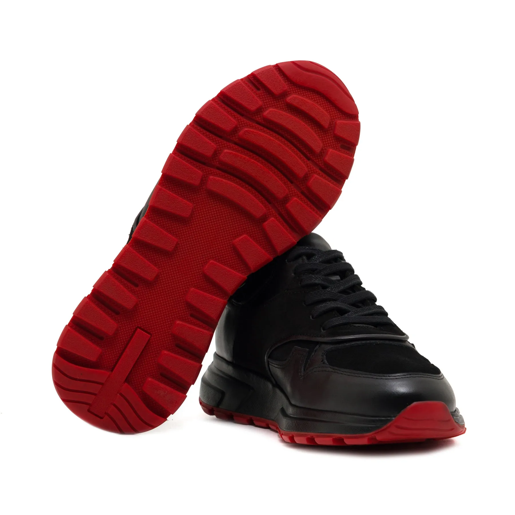 Saga Black Sneaker