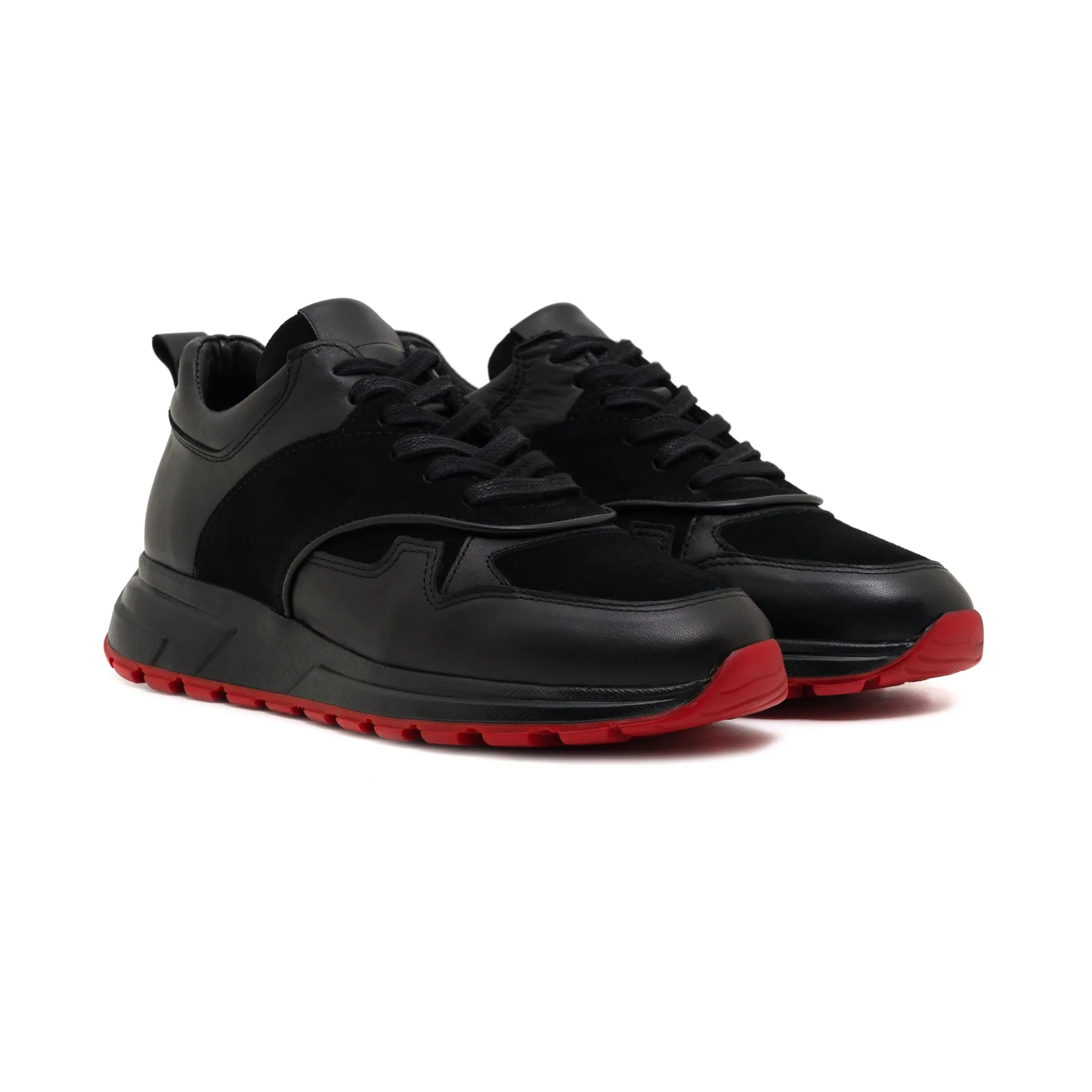 Saga Black Sneaker